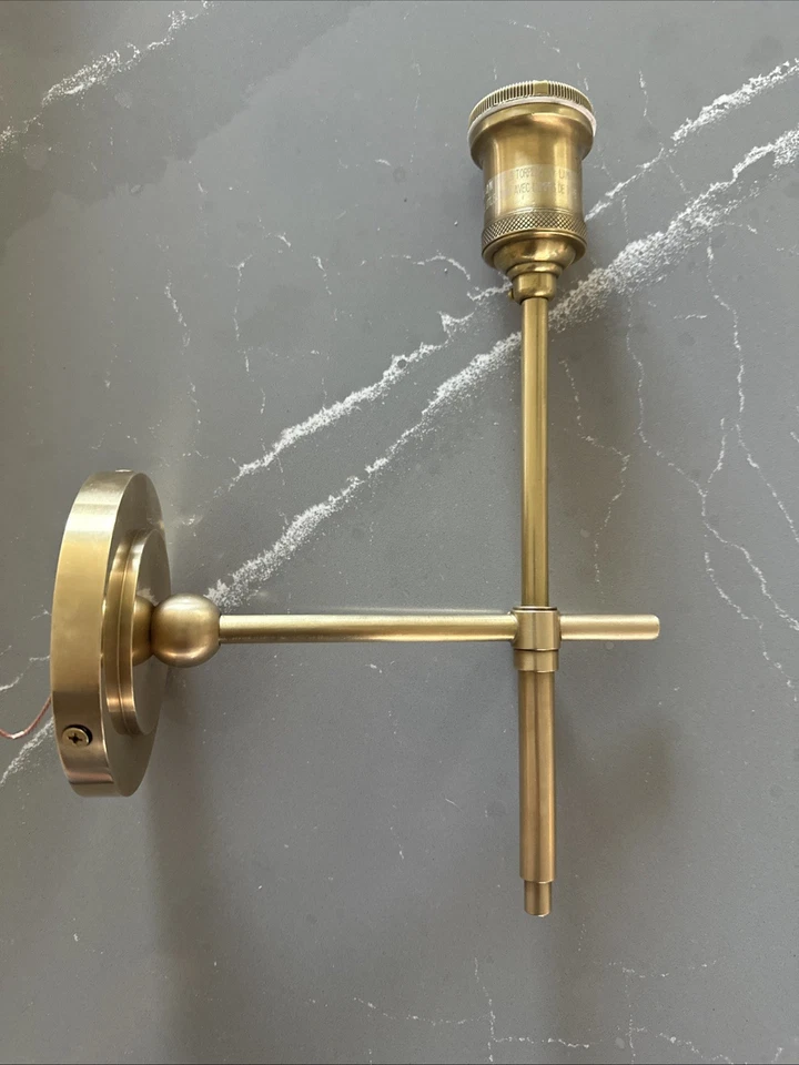 Aplique Bryant Visual Comfort TOB2022HAB-WG con pantalla de vidrio blanco latón antiguo Foto 3 de 4