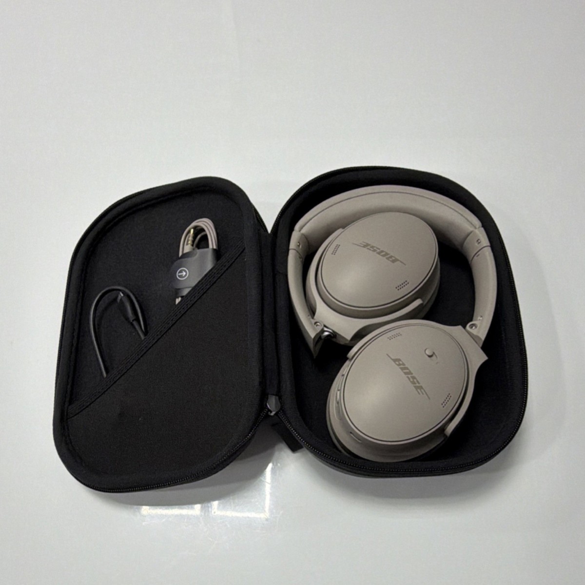 Bose Quietcomfort 35 Over-Ear Headphones Beige 3.5mm W Case noise