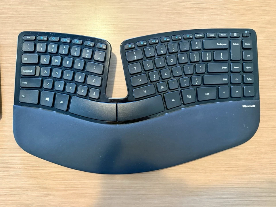 Teclado inalámbrico ergonómico Microsoft Sculpt teclado numérico modelo 1559 USB incorporado Foto 2 de 4