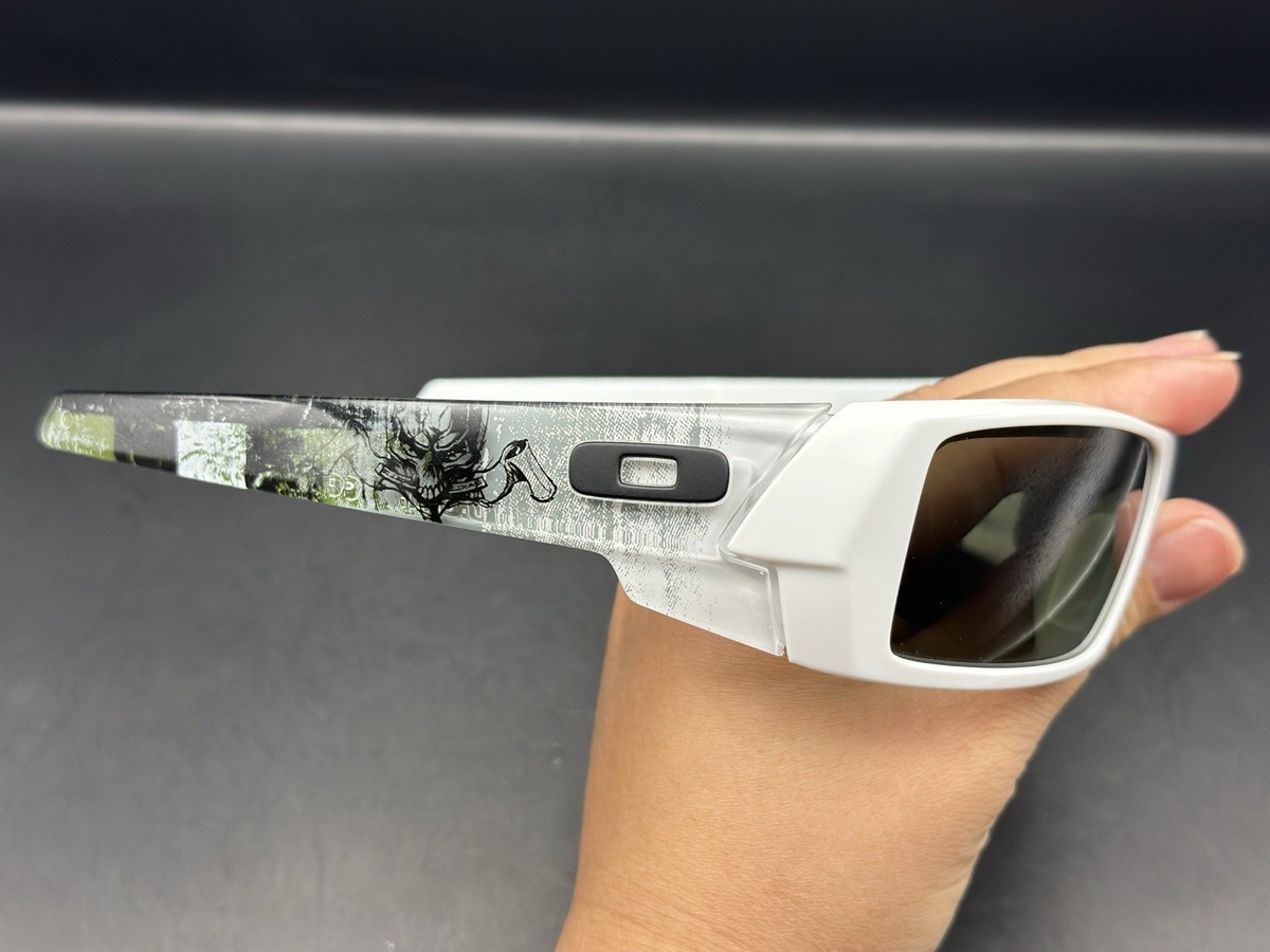 Oakley Gascan 10th Mountain Division Polished White w/Dark Grey