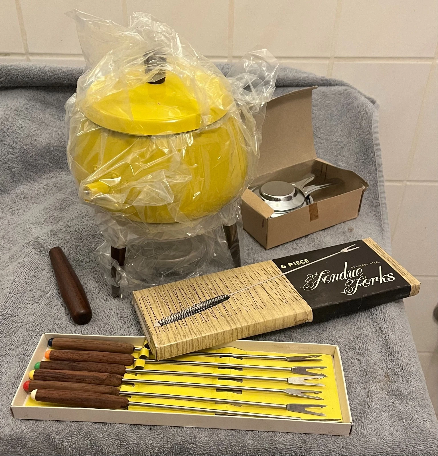 1960's Never Used Yellow Japan Fondue Set Boxed
Opens in a new window or tab