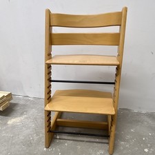 Treppenhochstuhl Stokke Holz Natur h&ouml;henverstellbar mit Sitzbrett & Fu&szlig;brett