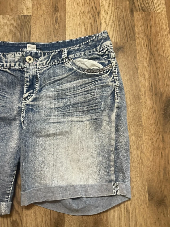 Maurices Shorts, Women's Junior Size 13/14, Blue Jean Shorts, Cuffed, Pockets - Image 4 of 4