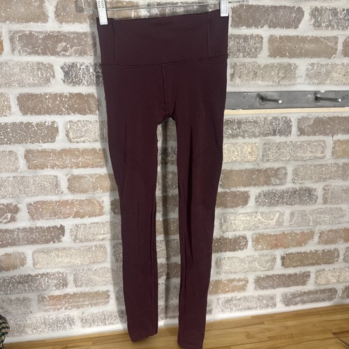 WOMEN'S LULULEMON LEGGINGS SIZE XS OR 2 in Burgundy 