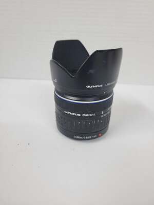 Olympus M.Zuiko Digital 14-42mm f/3.5-5.6 Lens Black  w/ LH-61C hood