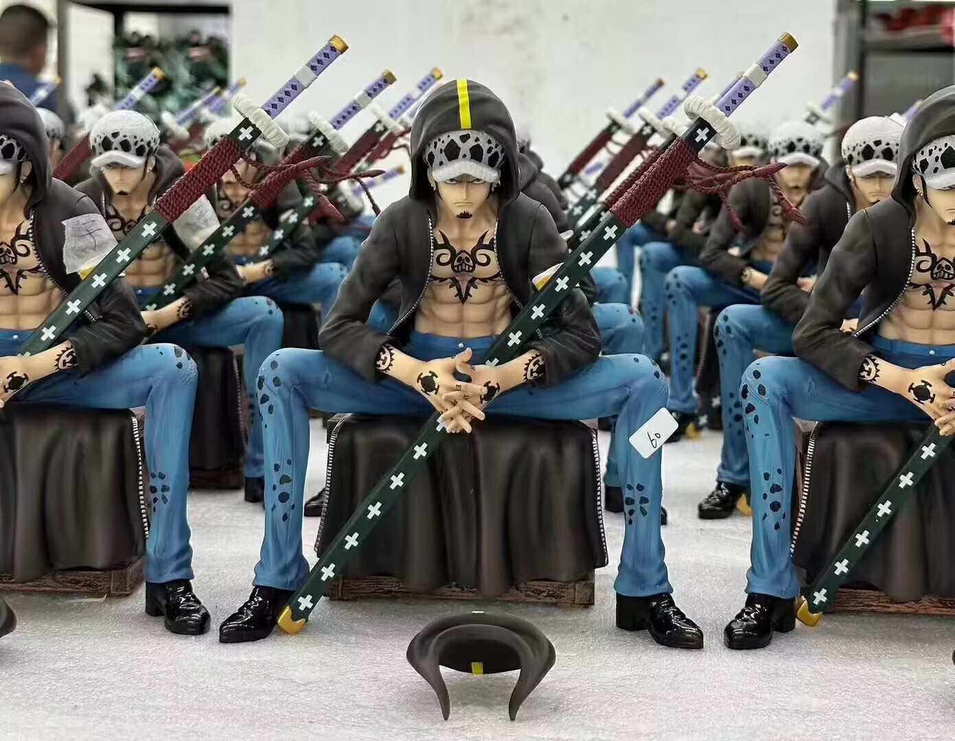 Trafalgar D Ley de Agua Resina Agujero Cerebral Estudio Una Pieza Estatua 16cm