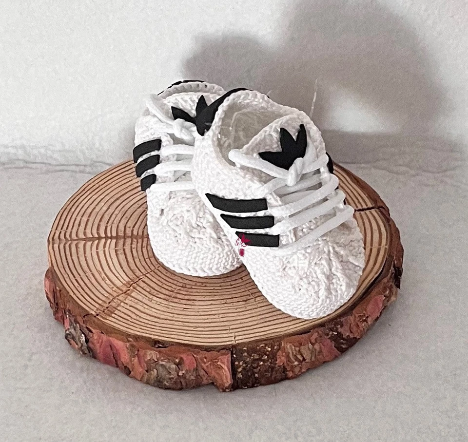 Scarpine bebè ,0-3 mesi cotone, bianche-nere, scarpe ginnastica, regalo, sneaker - Immagine 2 di 3