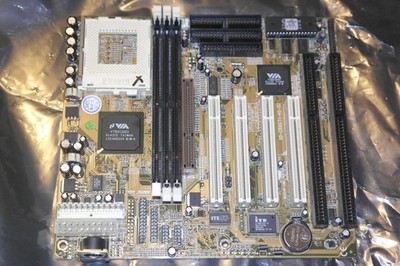 Sockel 370 AT Mainboard VIA 693 AGP PCI ISA 60-cbxict1-40 working ATX PSU con