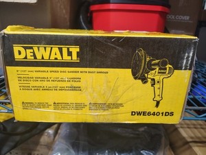 DEWALT DWE6401DS 5 in Variable Speed Disc Sander w/ Dust Shroud 120V