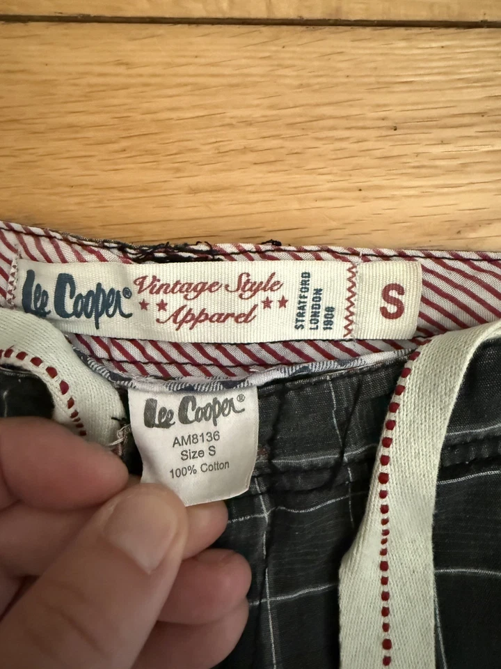 Lee Cooper Vintage Style Cargo Shorts grey check Size Small W30 - Image 2 of 3