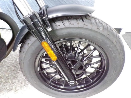 2025 MOTO GUZZI V9 BOBBER WITH ONLY 981 MILES FROM NEW - Picture 13 of 20