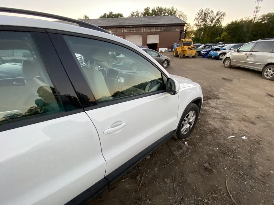 Used Front Right Door Assembly Front fits: 2017 Volkswagen Tiguan electric Front - Image 3 of 4