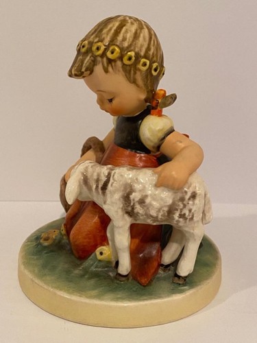 Figura mascota favorita de Goebel Hummel #361 TM4 niña con diseño de cordero - Imagen 2 de 7