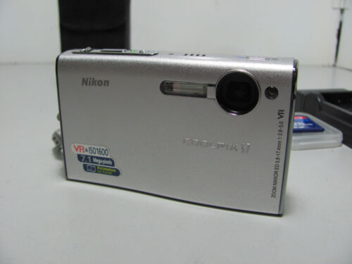 Rare Nikon Coolpix S7 7.1MP Digital Camera 128MB SD Card Near Mint Fully Working - Foto 1 di 9