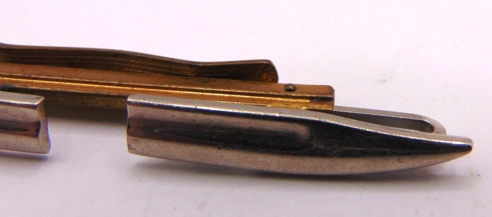 CUCHILLO DE COMBATE DE TIBURÓN DE COMBATE MILITAR HICKOK EE. UU. DE COLECCIÓN CUCHILLOS DE BROCHE DE BARRA DE CORBATA Foto 3 de 4