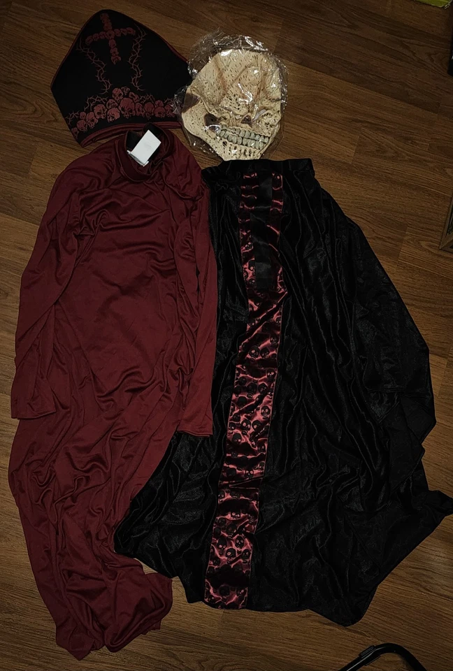 Disfraz de obispo de misa negro para hombre Foto 3 de 3