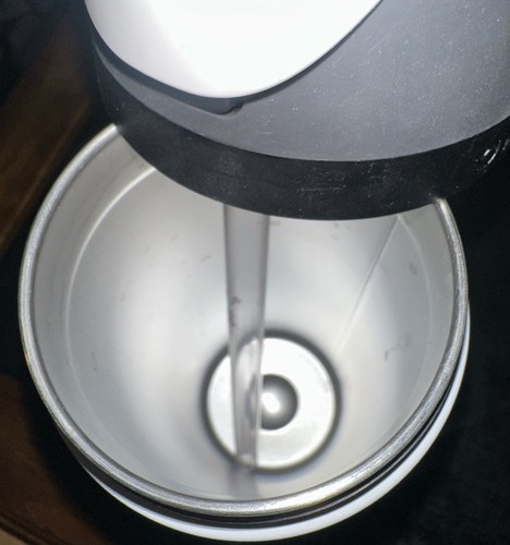 Owala FreeSip 24 oz bottiglia d'acqua in acciaio inox - elegante, bianco con coperchio nero - Foto 4 di 5