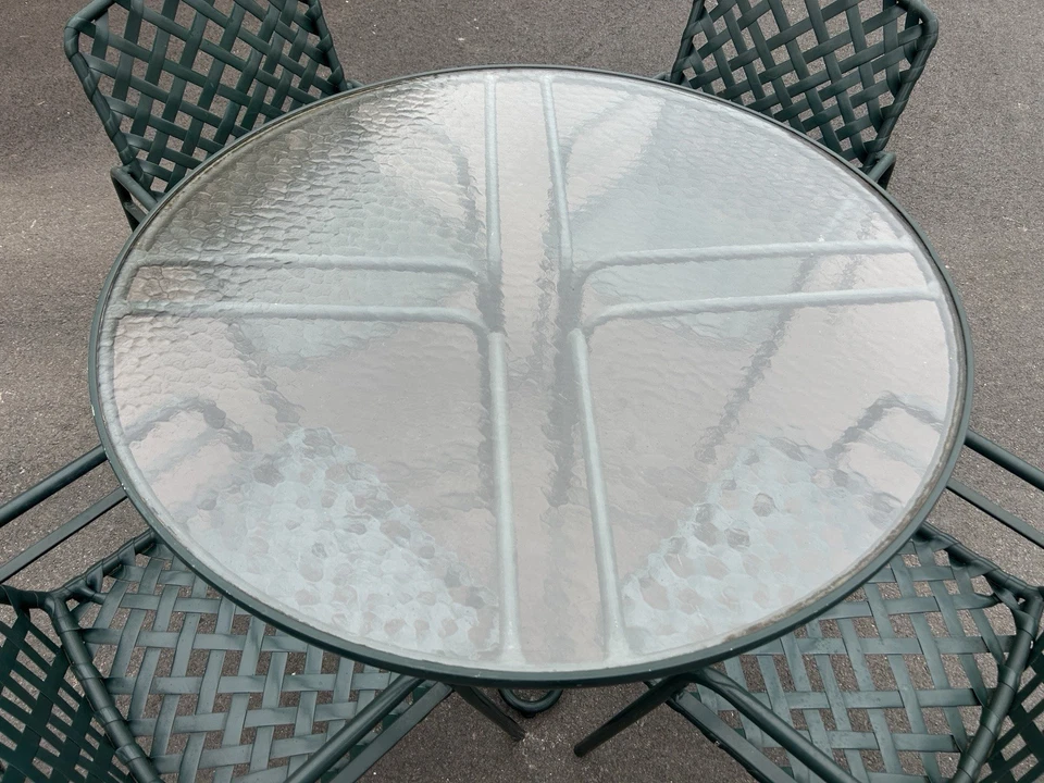 Hermoso juego de mesa y 4 sillas de patio Jordan marrón Foto 4 de 4