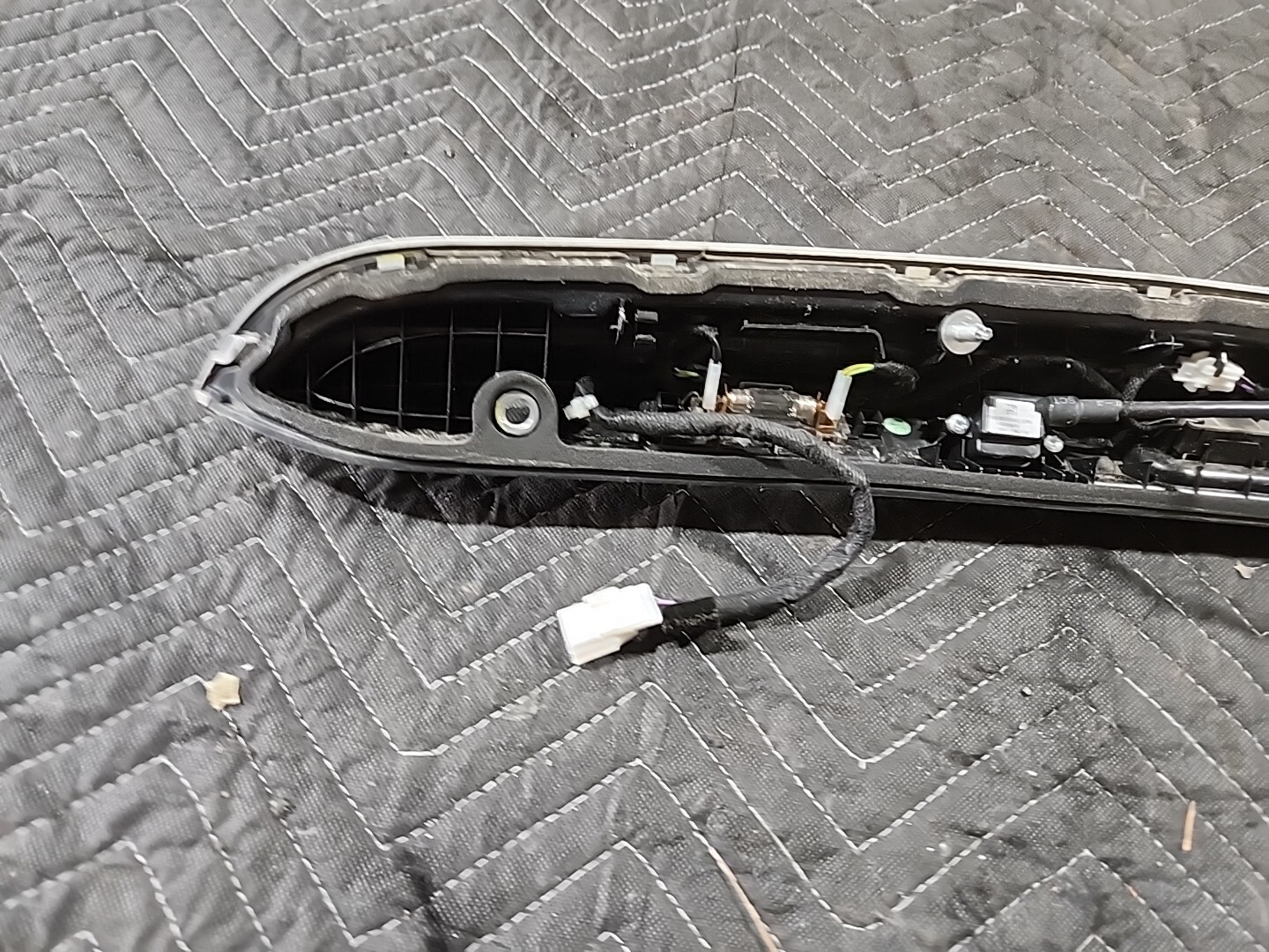 14-17 Maserati Ghibli Rear Trunk Lid Parking Camera Molding Trim Panel Assembly