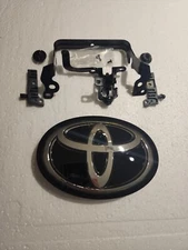 2017 2018 2019 Toyota Corolla  Emblem Grille + Radar Cruise Control Bracket