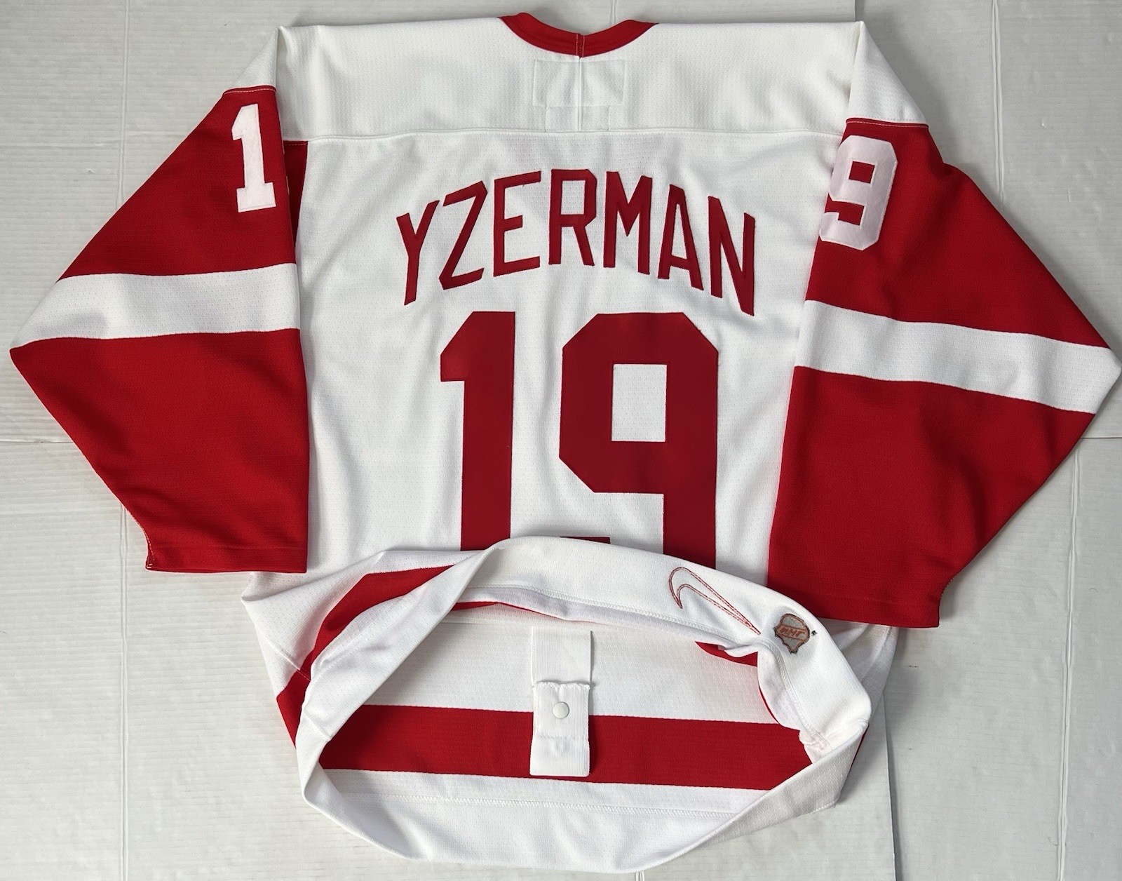Vintage 90s Detroit Red Wings Steve Yzerman Authentic Nike Strap 48 Jersey
