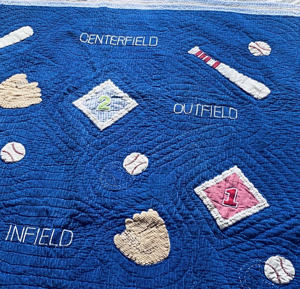 Pottery Barn Kids - Manta acolchada azul con temática de béisbol tamaño doble/completo Foto 3 de 4
