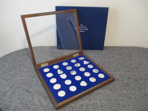 1977 FRANKLIN MINT NASA MANNED SPACE FLIGHT EMBLEM (25 STERLING) w/DISPLAY CASE - Picture 2 of 24