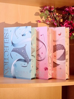 FAIRYLOOT Mortal Editions The Selection Series Kiera Cass SIGNED Sprayed Special
