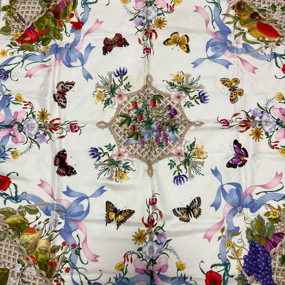 GUCCI 100% Silk Large Scarf Made in Italy　86cm x 86cm thumbnail 8