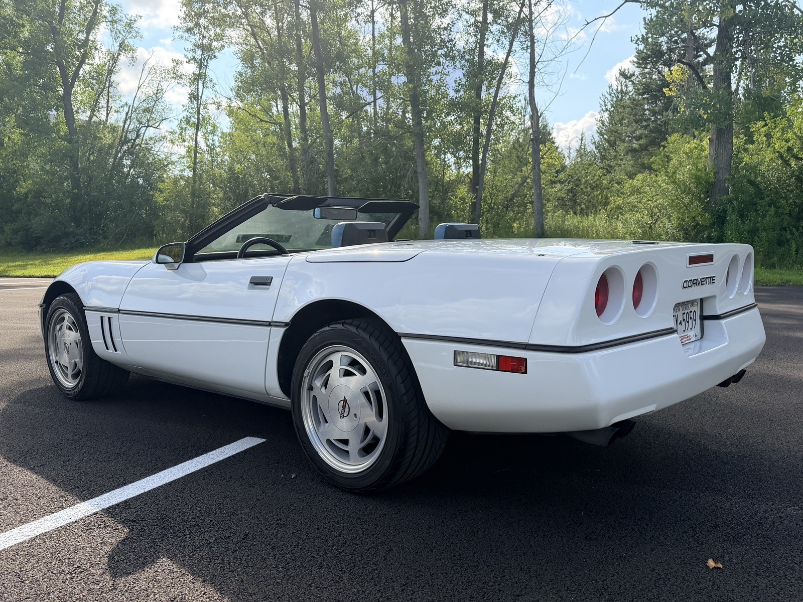 1989 White Chevrolet Corvette   | C4 Corvette Photo 2