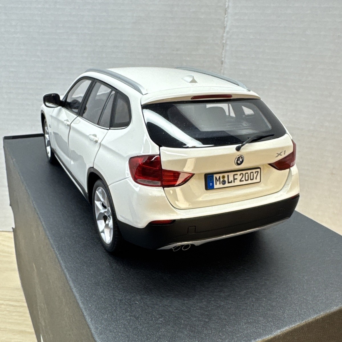 Kyosho BMW X1 E84 xDrive28i 1:18 Dealer Promo Alpine White OEM