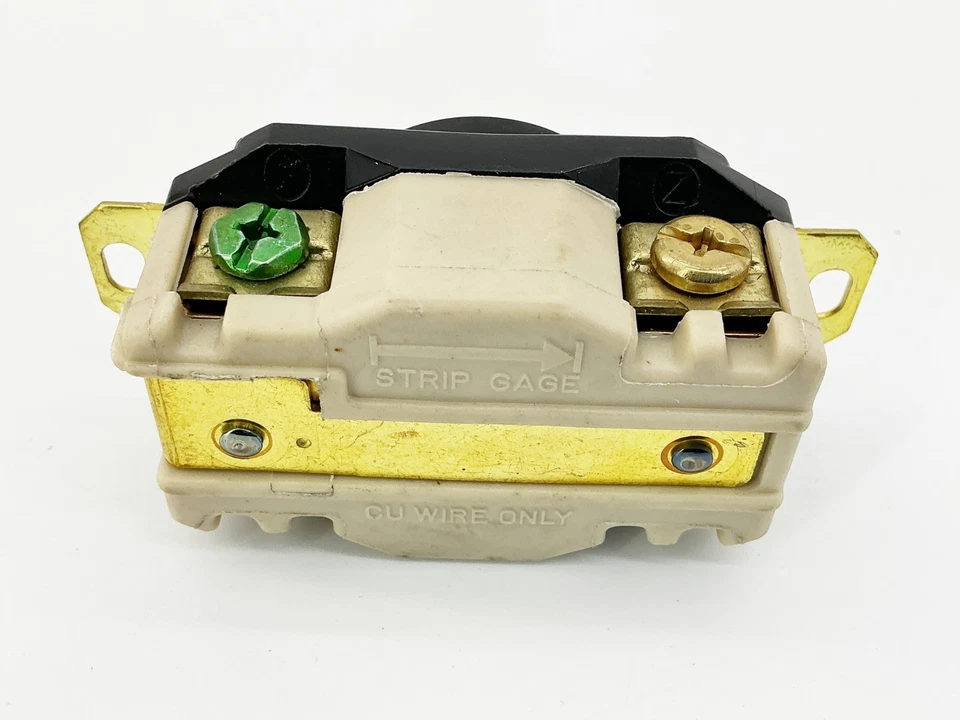 New Lot of 2 Hubbell HBL2730 Twist Lock Receptacle 3P 4 Wire 480V 30A - No Box - Image 4 of 4