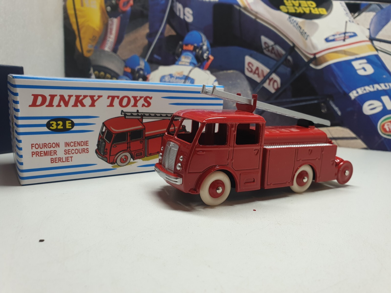 Dinky Toys - Plateau Berliet Avec Container