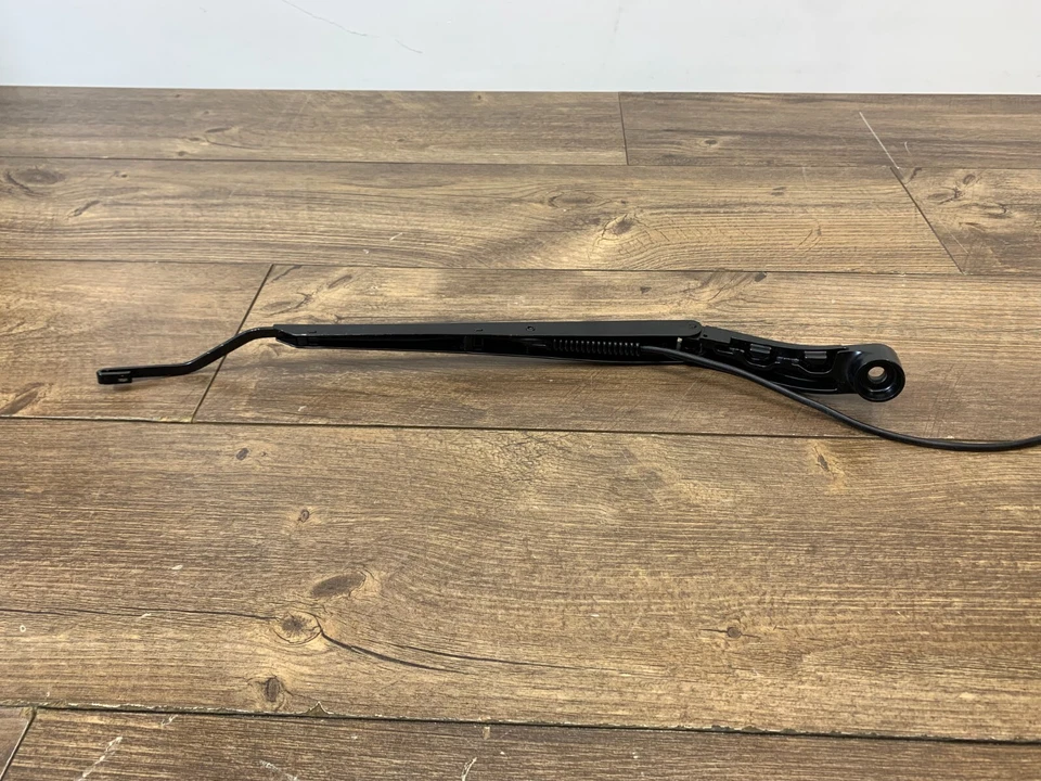 Brazo limpiaparabrisas delantero lado izquierdo Chevrolet Corvette 2014-2018 23360288 OEM Foto 2 de 4