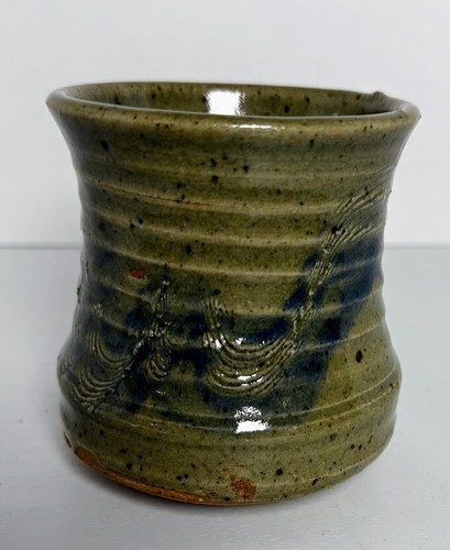 Hand Thrown Wide Bottom Coffee Mug Tea Cup Studio Pottery Tan/Blue Signed - Picture 5 of 7
