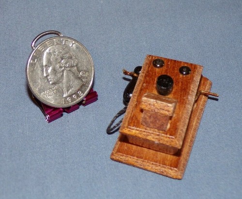Lot 3 Miniatur Puppenhaus Metall Singer Nähmaschine Holz Wandtelefon Vintage - Bild 4 von 7