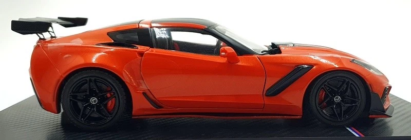 Ixo 1/18 比例 U18RDC001 - 2019 雪佛兰 Corvette C7 ZR1 - 橙色/黑色 — 第 3/4 张图片