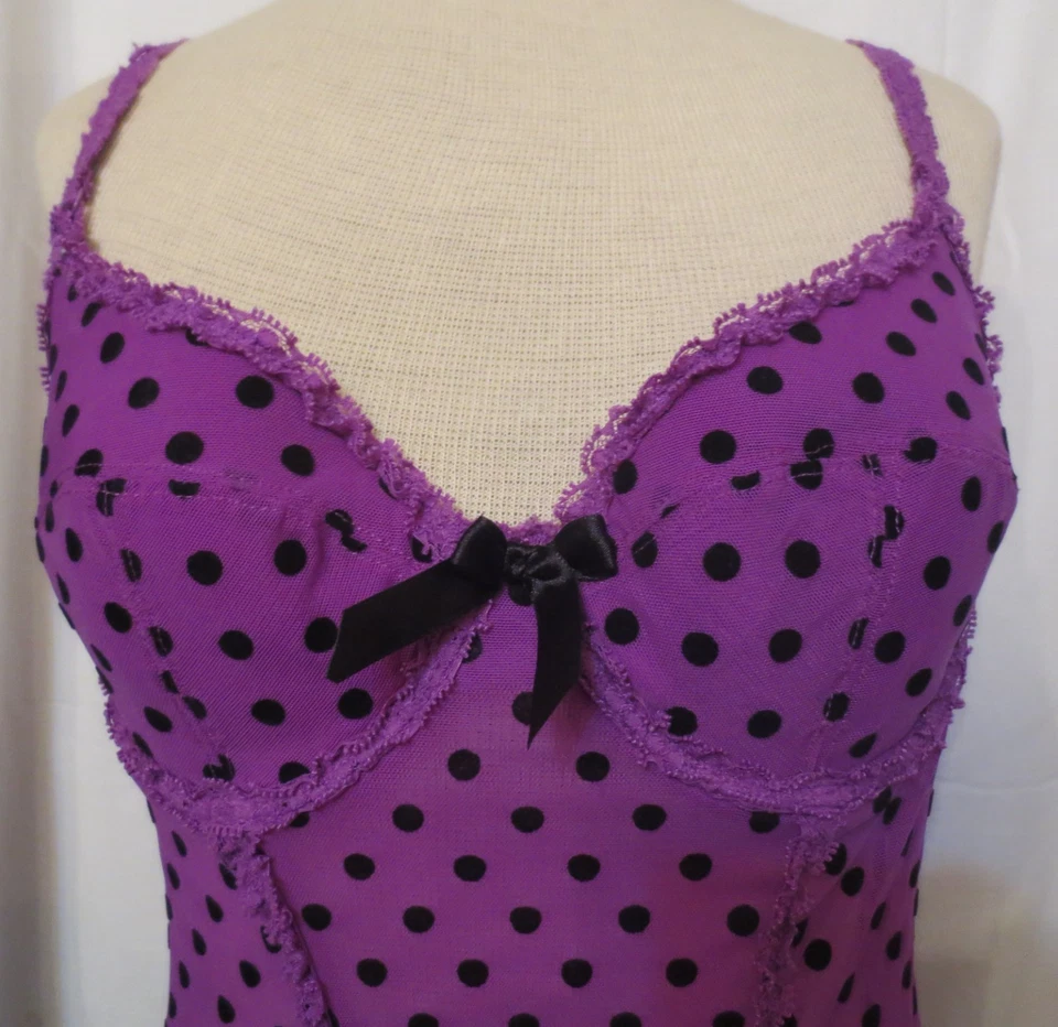 Body morado con lunares negros Foto 2 de 4