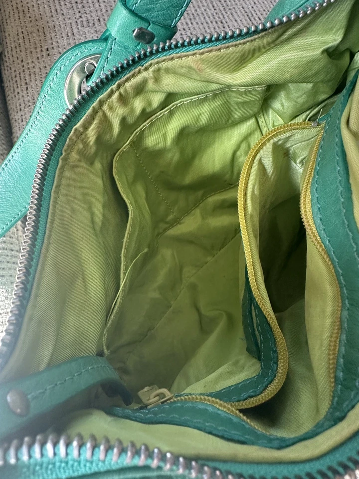 Hermoso bolso de mano de cuero verde esmeralda Francesco Biasia Foto 3 de 4