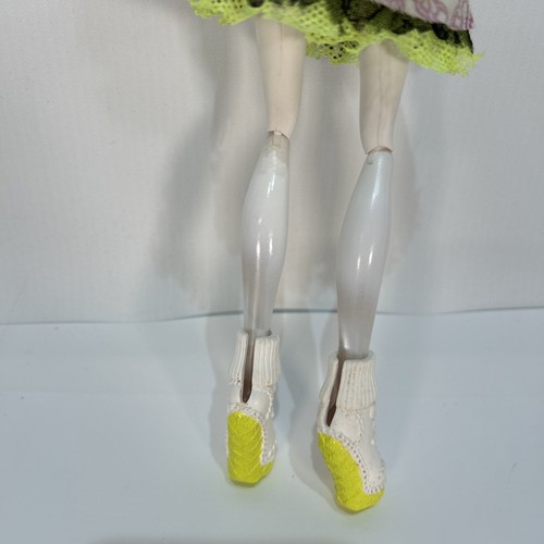 Monster High doll Spectra Vondergeist series Ghoul Sports - Tennis - Picture 8 of 10