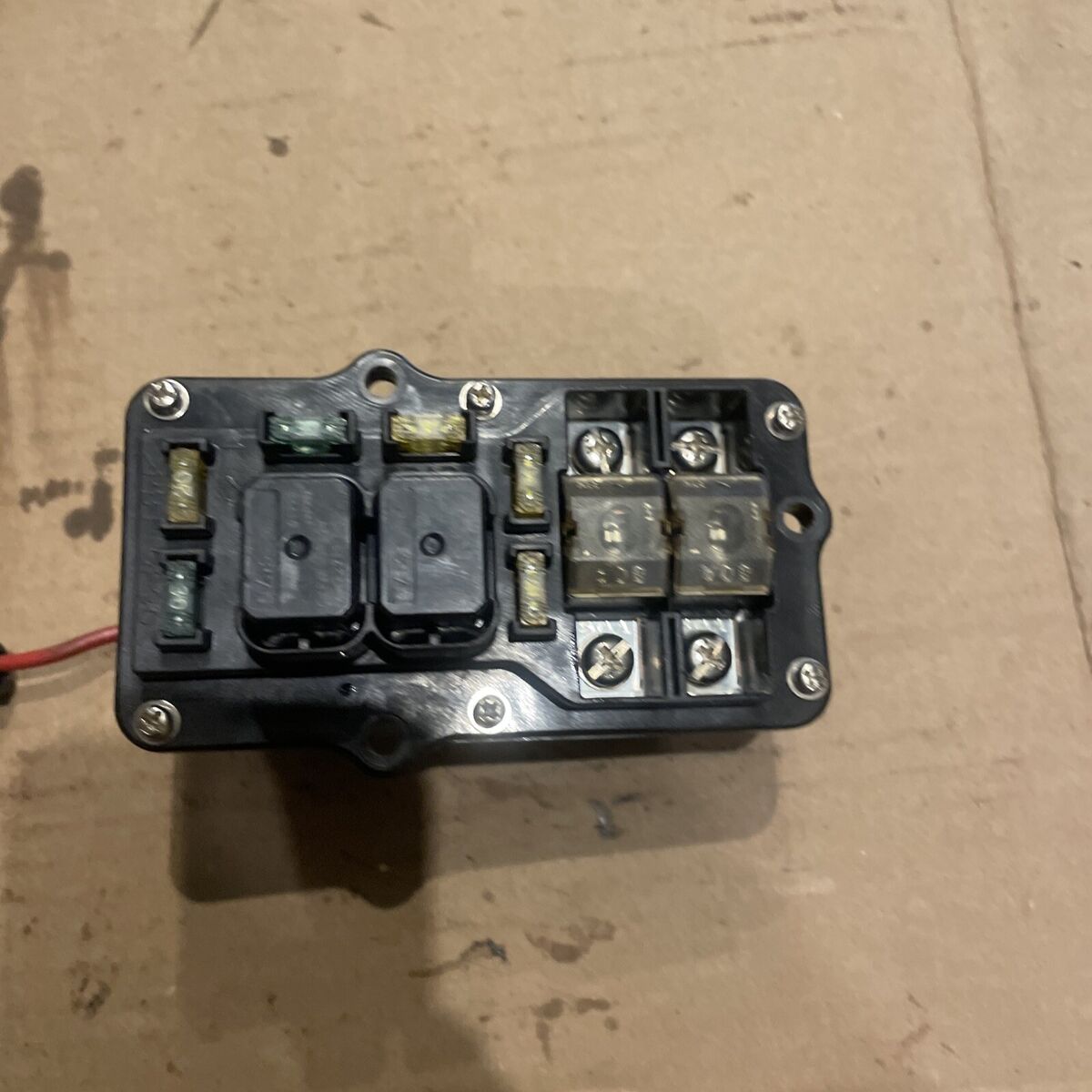 Yamaha VMAX HPDI 150 175 200 HP Fuse Box Assembly 68F-82170 Yamaha VMAX HPDI 150 175 200 HP Fuse Box Assembly 68F-82170