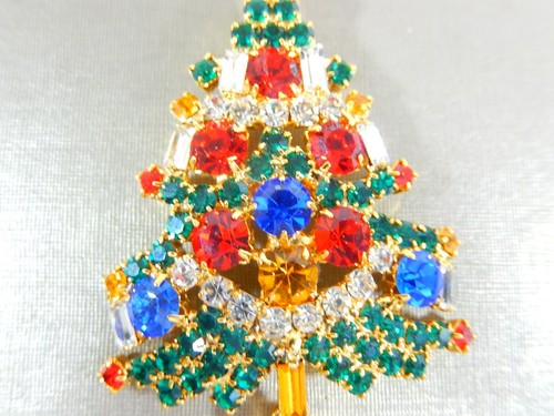 NEW OLD STOCK CHRISTMAS TREE MULTI COLOR PRONG SET CRYSTAL RHINESTONE BROOCH - Picture 2 of 7