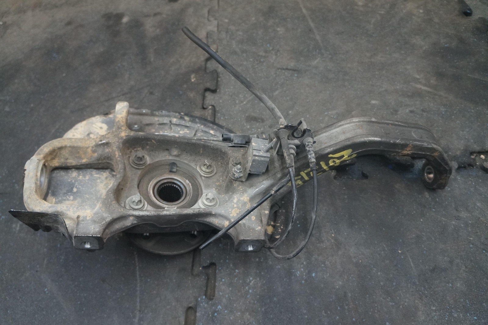Front Suspension Left Spindle Knuckle Hub Awd 670004761 Oem Maserati Ghibli 15