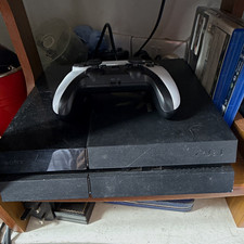 Sony PlayStation 4 PS4 Home Console Black with Controller USB-A Connectivity