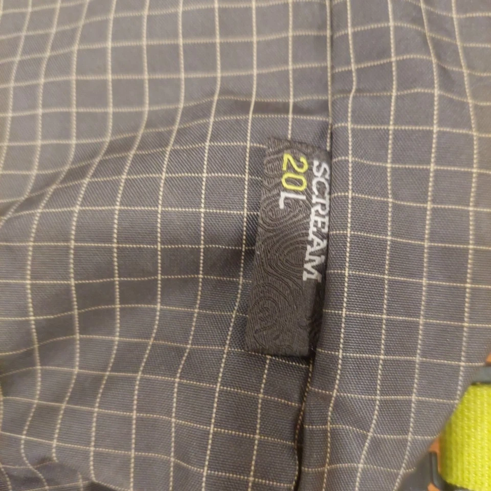 Mochila de día Mountainsmith Scream 20L bolsa de compresión con tapa enrollable gris + verde lima Foto 3 de 4