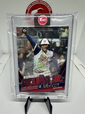 2020 Topps Ronald Acuna 30/30 Vision /10 Autograph #TRA-17