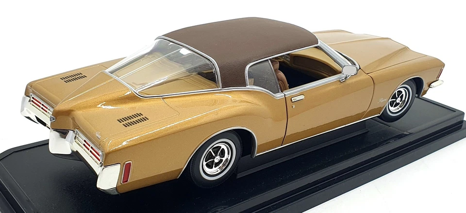 Road Signature 1/18 Scale Diecast 92558 - 1971 Buick Riviera - Gold - Image 2 of 4