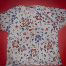 Crest Scrubs Women  s Flower Print Scrub Top