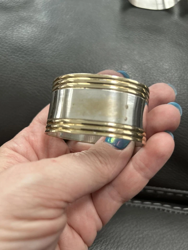 Set of 10 Elegant Silver plated and Brass Napkin Rings - Image 2 of 3