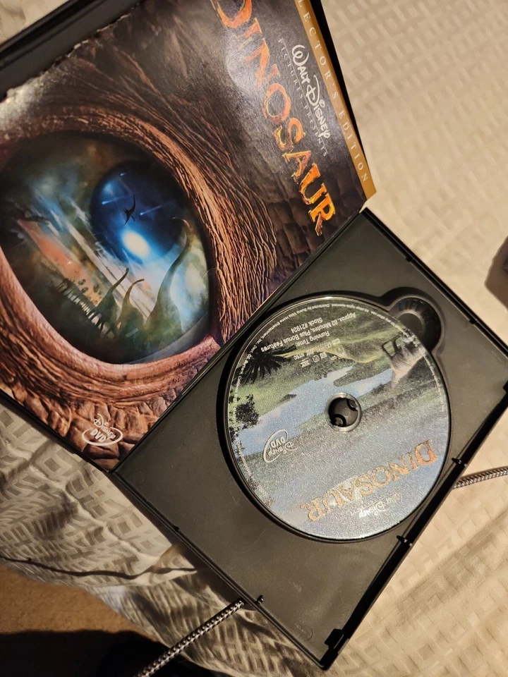 Disney Dinosaur~2 Disc Collector's Edition DVD well played - Image 3 of 4